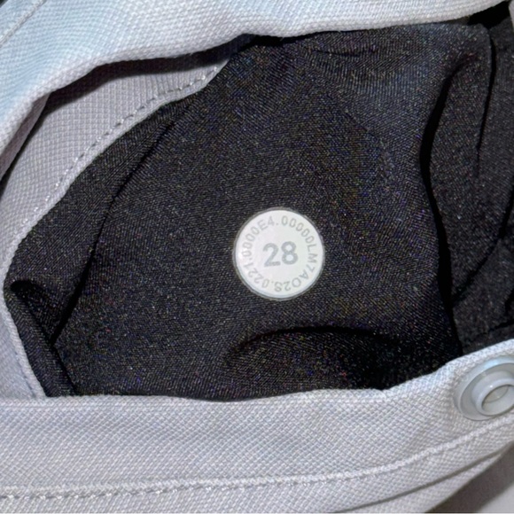 Lululemon Commission Classic-Fit Short 7" VersaTwill Gull Grey 28 - Picture 6 of 6